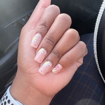 2Q Nail Spa + Eyelashes - Full set with design - Nail Salons Near Me - Montclair, California