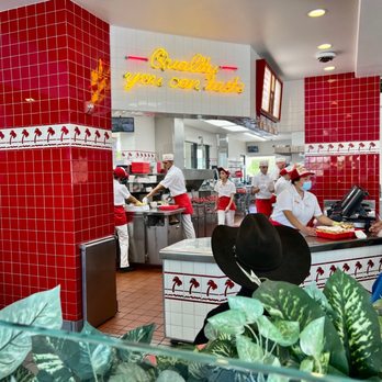 In-N-Out Burger - ows a kitchen with red tiles - Burgers Near Me - Tucson, Arizona In-N-Out Burger - ows a kitchen with red tiles - Burgers Near Me - Tucson, Arizona