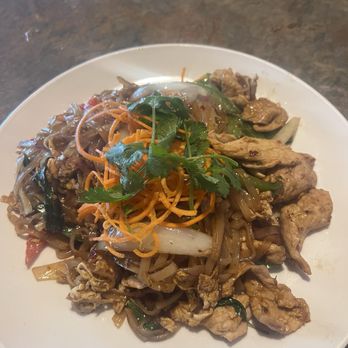 Aloy Thai Cuisine - Gluten free D Drunken Noodle - Thai Near Me - Boulder, Colorado