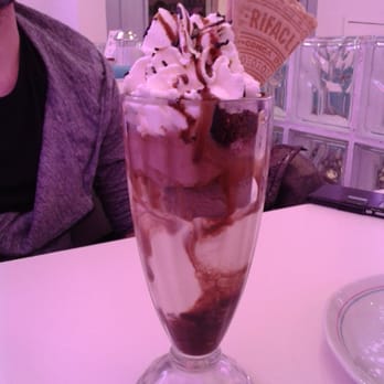 Tommy Mel's - El Brownie Sundae - Burgers Near Me - Madrid, M