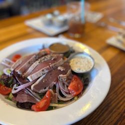 The Burger Loft - Tuna over salad