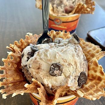 Cold Stone Creamery - Oreo overload ft founders favorite with strawberries - Ice Cream & Frozen Yogurt Near Me - Covina, California Cold Stone Creamery - Oreo overload ft founders favorite with strawberries - Ice Cream & Frozen Yogurt Near Me - Covina, California