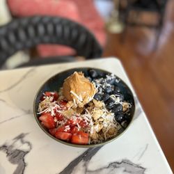 Mama Koko's - Berry Acai bowl