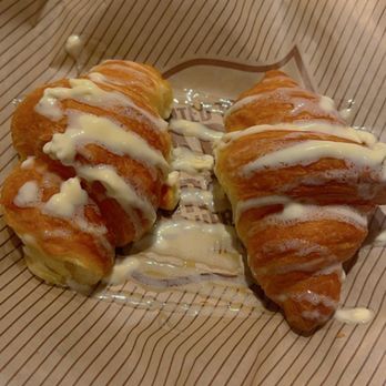 Cheddar's Scratch Kitchen - Honey Butter Croissants - American Near Me - Overland Park, Kansas