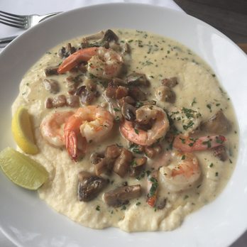 Louie's Backyard - Shrimp and grits - New American Near Me - Key West, Florida