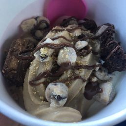 Peanut butter and cheesecake yogurts with some sweet toppings...yummy! Peanut butter and cheesecake yogurts with some sweet toppings...yummy!