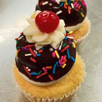 Mini Delights Bake Shoppe - Bakeries Near Me - Elkhart, Indiana