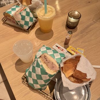 Manny's - American Near Me - Austin, Texas