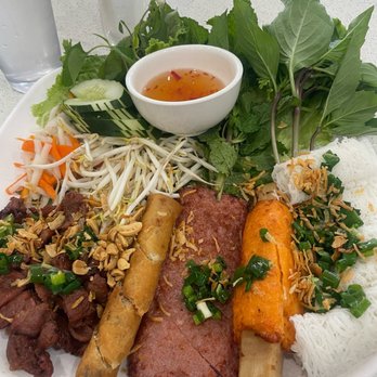 Pho Que Huong - 98. TRÀNG ĐẶC BIỆT HOUSE SPECIAL SAMPLER PLATE - Vietnamese Near Me - Honolulu, Hawaii
