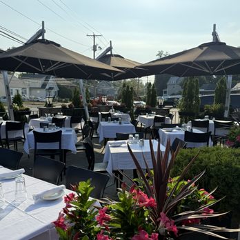 Fratelli's Italian Restaurant - Outdoor seating, nice set up - Italian Near Me - Milford, Connecticut