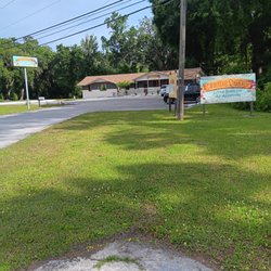 Littles Vittles - The view from the road!