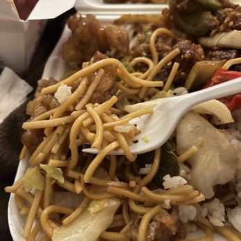 Royal Panda - Dry flavorless chow mein - Chinese Near Me - San Dimas, California
