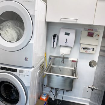 Dr Speron Plastic Surgery - Dr. Speron Plastic Surgery laundry room - Cosmetic Surgeons Near Me - Niles, Illinois