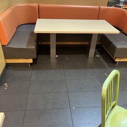McDonald's - Dirty floors