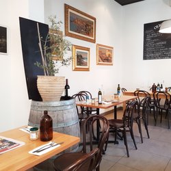 Olio & Pane - Back seating area