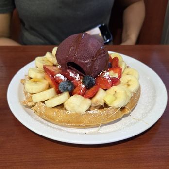 Eggs 'n Things - Waikiki Beach Eggspress - Waffle with acai sorbet and fruits - Breakfast & Brunch Near Me - Honolulu, Hawaii Eggs 'n Things - Waikiki Beach Eggspress - Waffle with acai sorbet and fruits - Breakfast & Brunch Near Me - Honolulu, Hawaii
