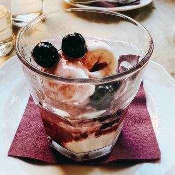 il Gigante - vanilla gelato w/ cherries - Desserts Near Me - Ridgewood, New York il Gigante - vanilla gelato w/ cherries - Desserts Near Me - Ridgewood, New York