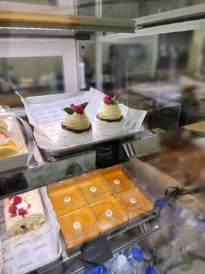 Sundays Croissanterie by null