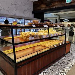 Maxim's Bakery