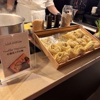 Café 103 - Buffets Near Me - Kowloon, HK