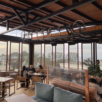 Monarch Ocean Pub - Dining room - Gastropubs Near Me - Del Mar, California