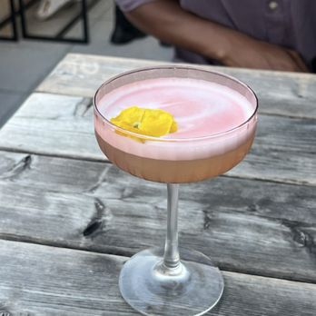 Up Room - secret garden - Cocktail Bars Near Me - Chicago, Illinois
