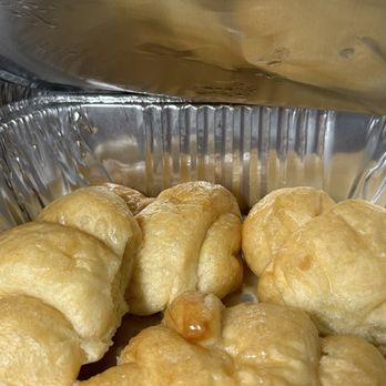 Cheddar's Scratch Kitchen - Very soggy rolls with no signature glaze on the top. - Comfort Food Near Me - San Antonio, Texas