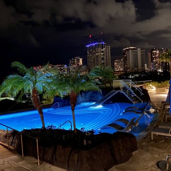 Quiora - Waikiki at night - Italian Near Me - Honolulu, Hawaii