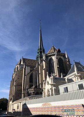 Cathédrale Saint-Bénigne de Dijon by null