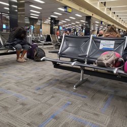 TSA Pre-check Terminal B, Eppley field - Terminal B on a crowded early morning