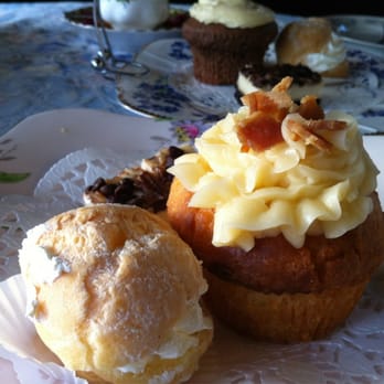 La Petite Cuillère - Cream puff (left) and Maple Bacon cupcake (right) - Tea Rooms Near Me - Vancouver, British Columbia
