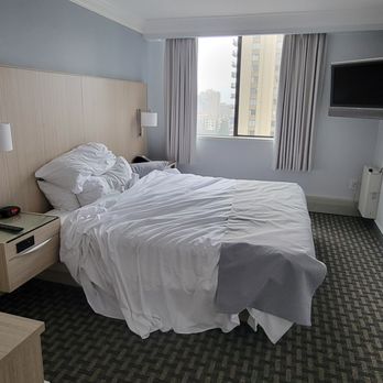 Century Plaza - Bedroom - Hotels Near Me - Vancouver, British Columbia Century Plaza - Bedroom - Hotels Near Me - Vancouver, British Columbia