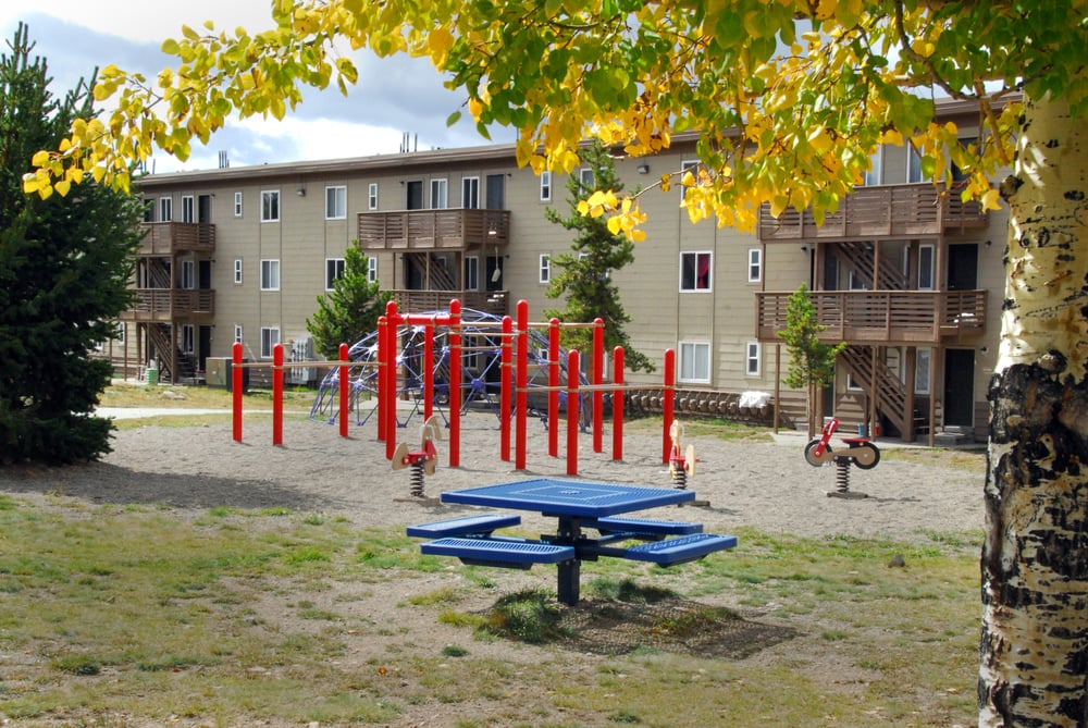 EAGLES NEST APARTMENT HOMES Updated October 2024 400 W 17th St