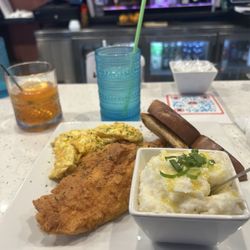 Grooves Kitchen And Daiquiris - Catfish