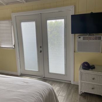Tropical Cottages - Doors going out to the patio side patio - Hotels Near Me - Marathon, Florida