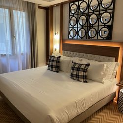 Hotel Ercilla - King bed main sleeping space