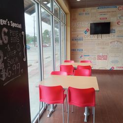 Basic facilities for dine-in.