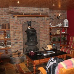 Quaint 3 Bedroom Row House - Living room