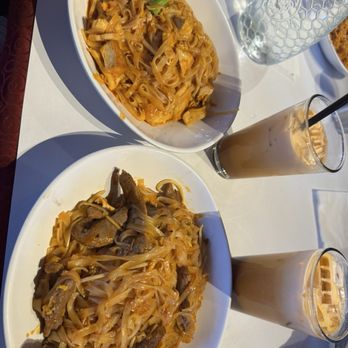 Tommy Thai - Pad Thai duck (on the right) - Cambodian Near Me - Mountain View, California Tommy Thai - Pad Thai duck (on the right) - Cambodian Near Me - Mountain View, California
