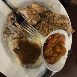 Bonnie And Clyde Grill And Sports Bar - Grilled chicken with mashed potatoes and carrots