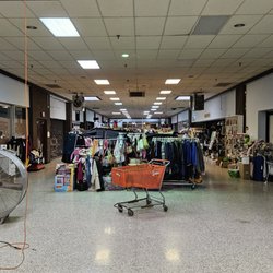 Laurel Mall Flea Market - Interior.