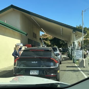 Meadowlark Dairy - Remain in your car to be serviced by local high school kids! - Ice Cream & Frozen Yogurt Near Me - Pleasanton, California Meadowlark Dairy - Remain in your car to be serviced by local high school kids! - Ice Cream & Frozen Yogurt Near Me - Pleasanton, California