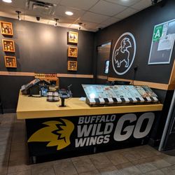 Buffalo Wild Wings - Takeout counter