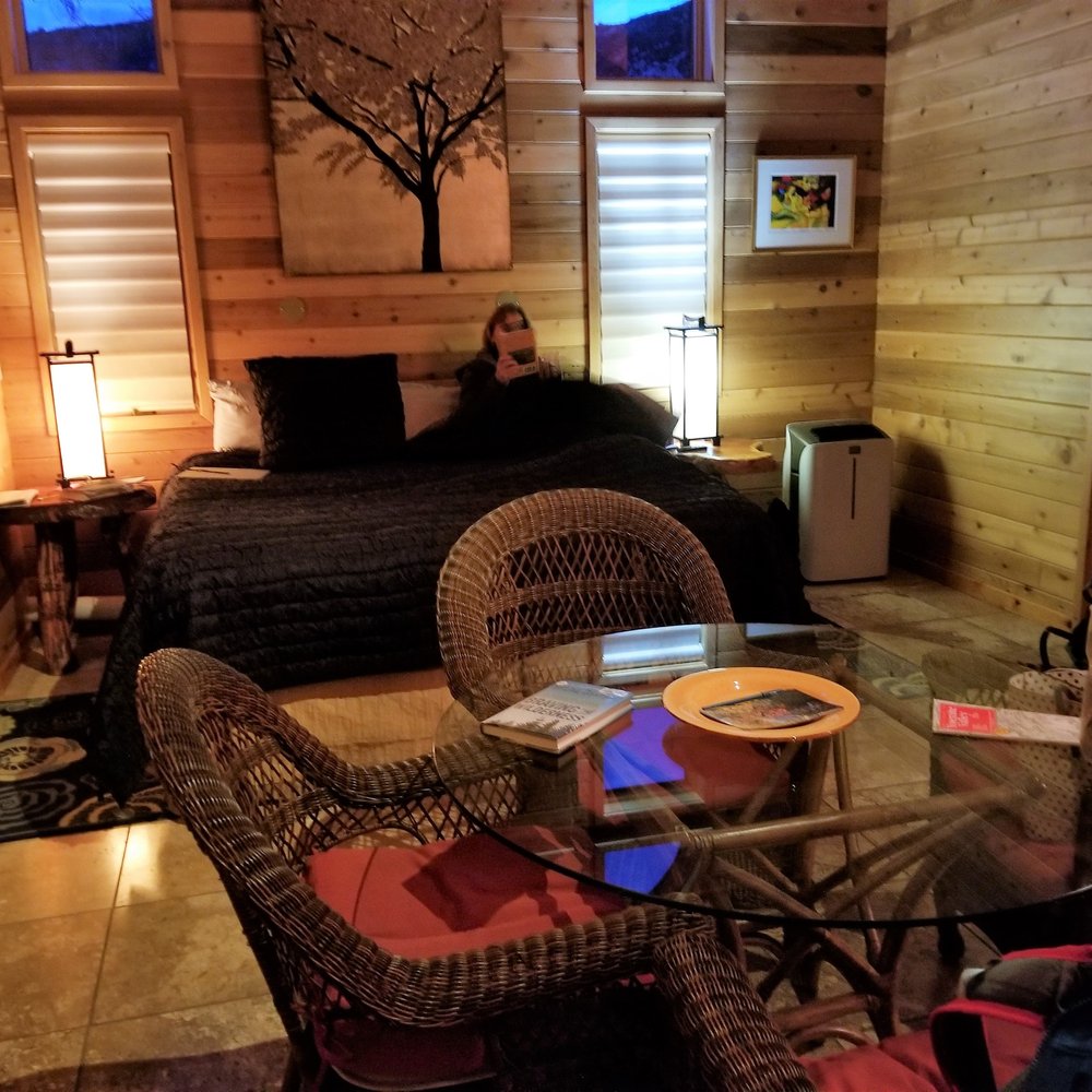 Spinning Wheel Yosemite - Great space to relax and enjoy this comfortable home. - Vacation Rentals Near Me - Groveland, California