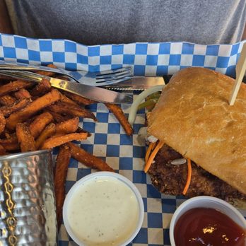 Bend Brewing Company - Fried chicken Sandi with sweet potato fries - Breweries Near Me - Bend, Oregon