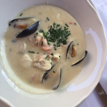Engebret Café - Delicious seafood creamy soup with fish, shrimp and mussel. Tastes good but too pricey. - Scandinavian Near Me - Oslo, 03