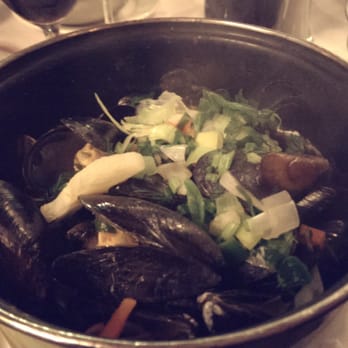 Oud Holland - Boiled mussels - Gastropubs Near Me - Amsterdam, New Hampshire