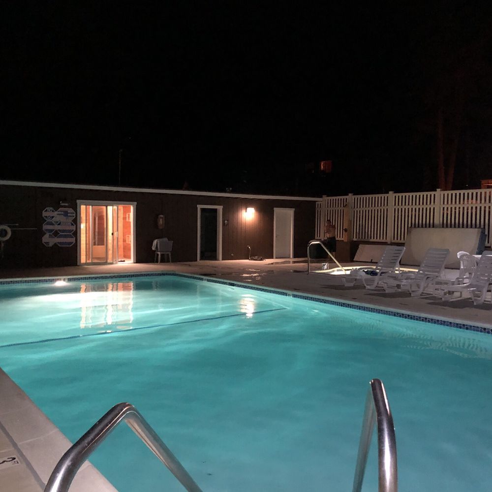 Bay Meadows Resort - Pool - Resorts Near Me - Big Bear Lake, California
