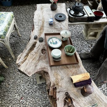 Mauna Kea Tea - Beautiful table setup - Coffee & Tea Near Me - Honokaa, Hawaii
