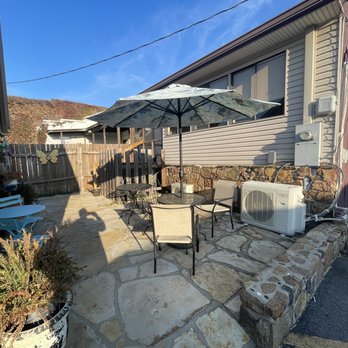 Jitterbug Coffeehouse - Back Patio - Coffee & Tea Near Me - Heber Springs, Arkansas